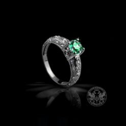 Златен пръстен с централен Изумруд - 0,75 ct. и странични диаманти 0,20ct. BR8107