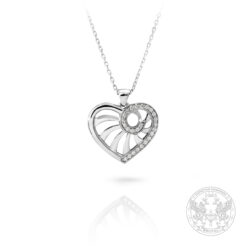 Златен медальон под формата на сърце с диаманти 0.25ct.