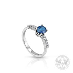 Дамски пръстен в бяло злато с централен Сапфир 0.83ct. и странични диаманти 0.14ct.