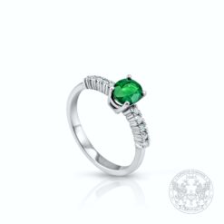 Дамски пръстен в бяло злато със централен Изумруд 0.55ct. и странични диаманти 0.13ct.